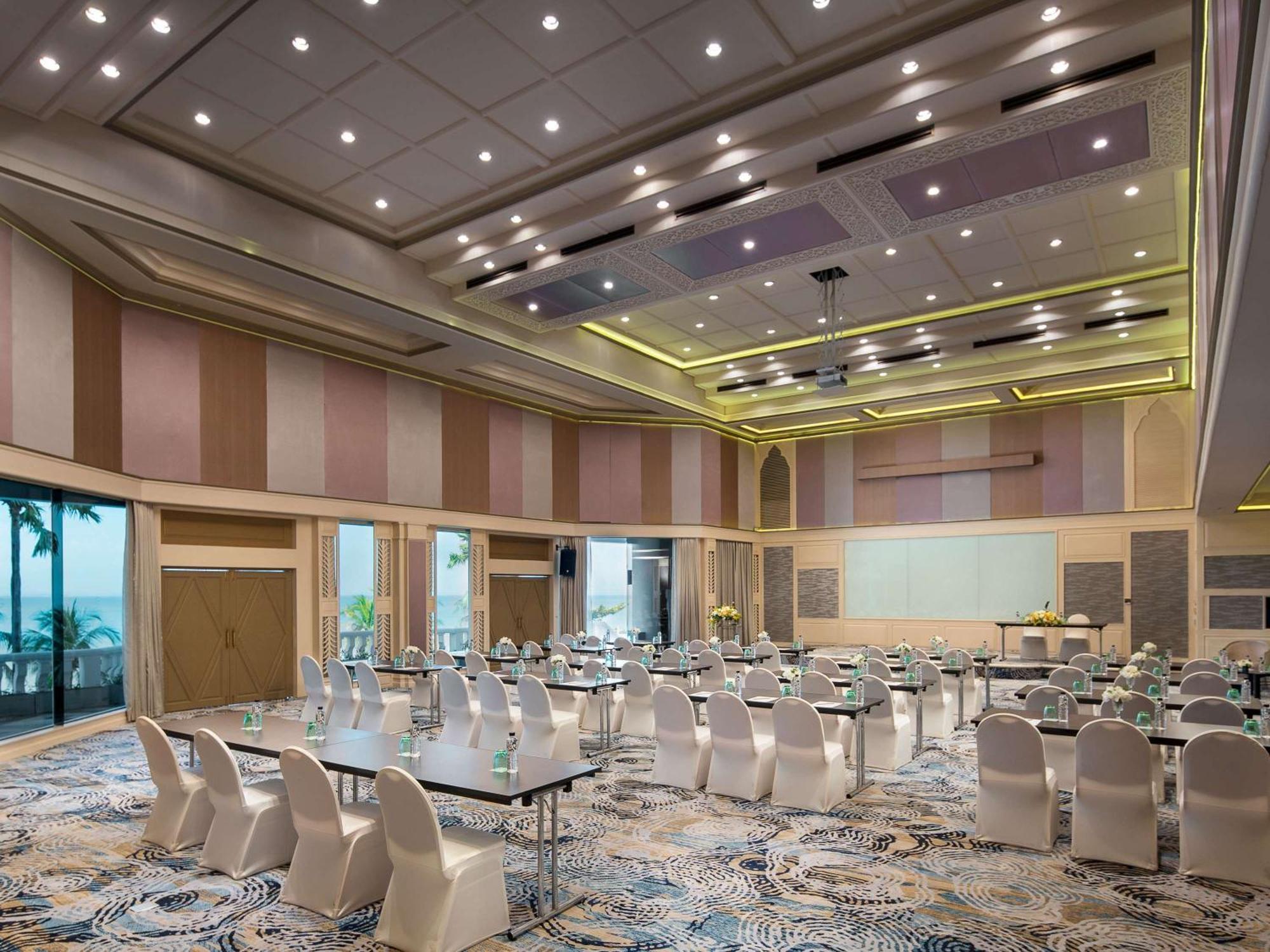 Pullman Pattaya Hotel G Exterior foto The ballroom