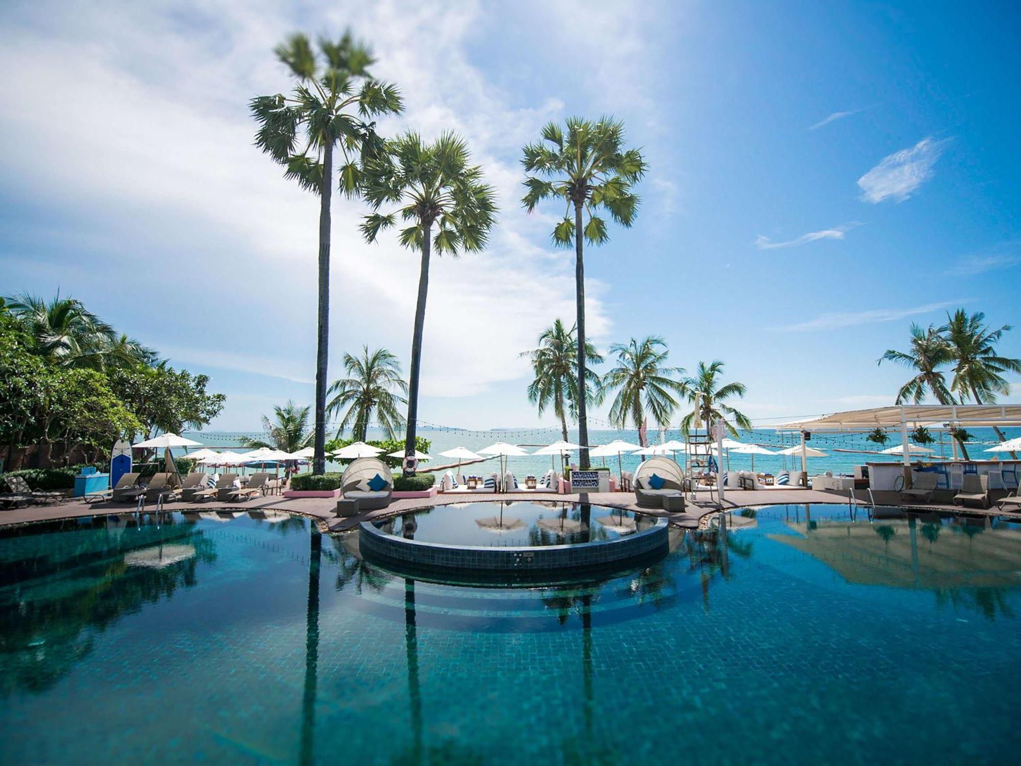 Pullman Pattaya Hotel G Exterior foto The pool at the Royal Paradise Hotel & Spa
