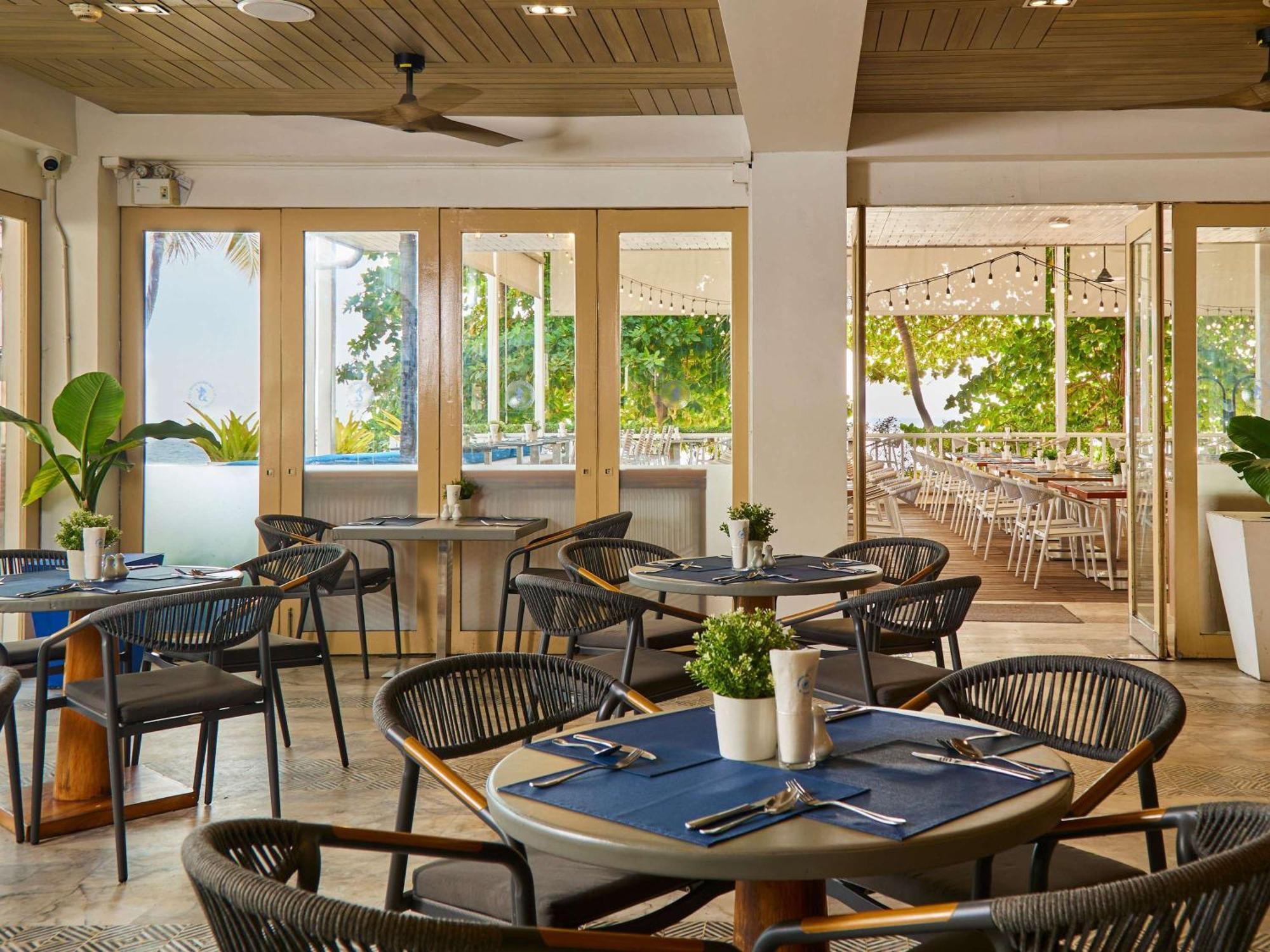 Pullman Pattaya Hotel G Exterior foto The Beach Club